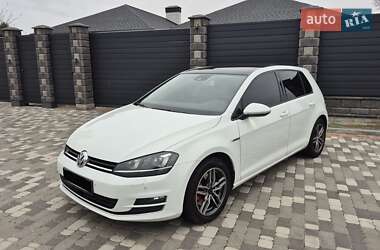 Хэтчбек Volkswagen Golf 2014 в Киеве