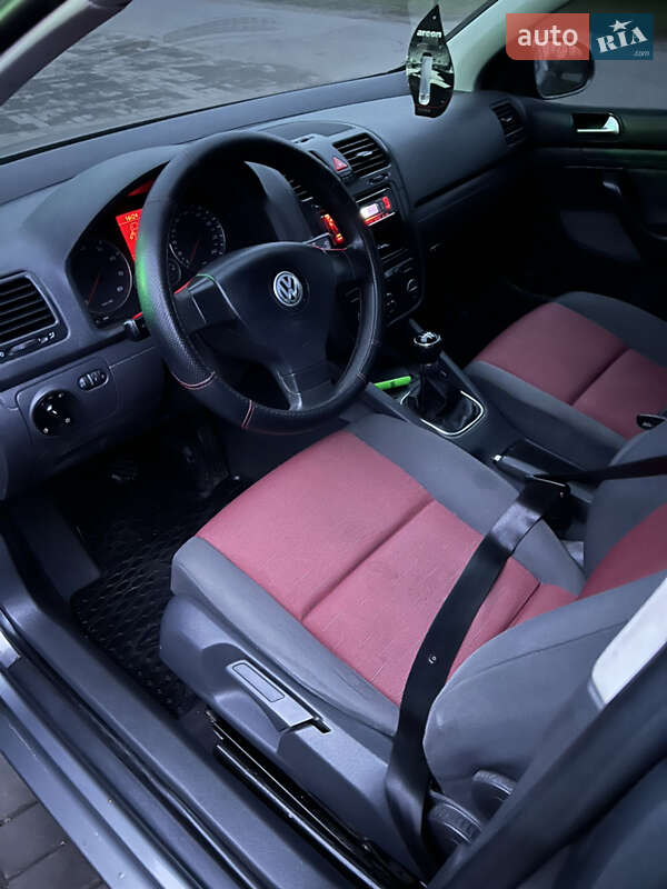 Хетчбек Volkswagen Golf 2006 в Звенигородці