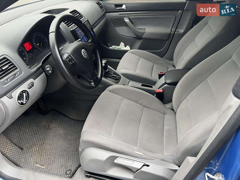 Хетчбек Volkswagen Golf 2005 в Харкові