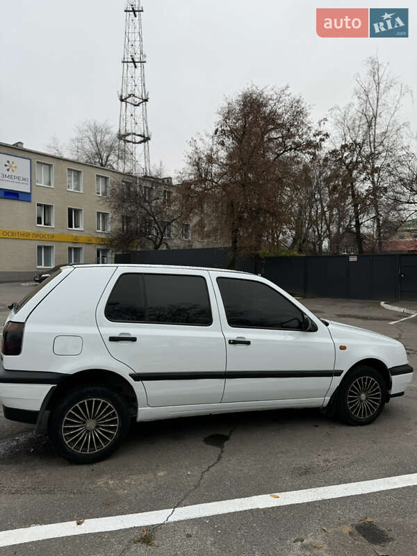 Хэтчбек Volkswagen Golf 1995 в Харькове