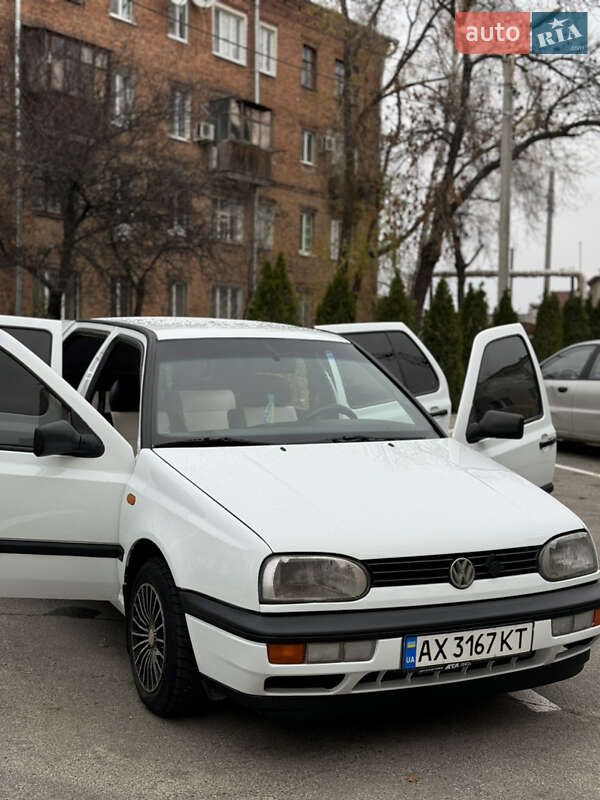 Хэтчбек Volkswagen Golf 1995 в Харькове