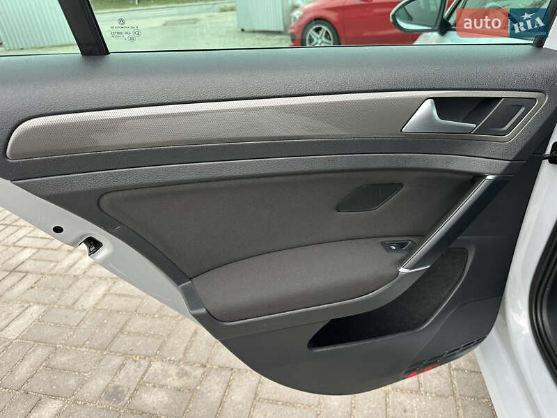 Універсал Volkswagen Golf 2019 в Запоріжжі