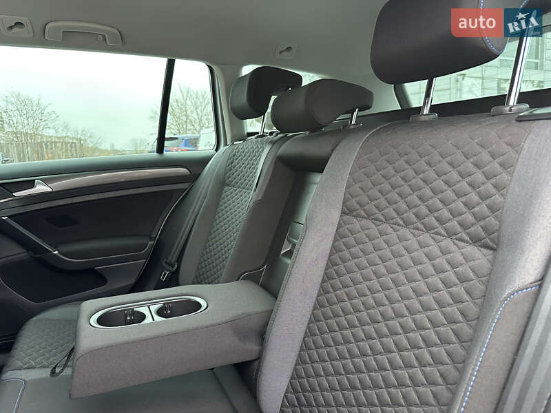 Універсал Volkswagen Golf 2019 в Запоріжжі