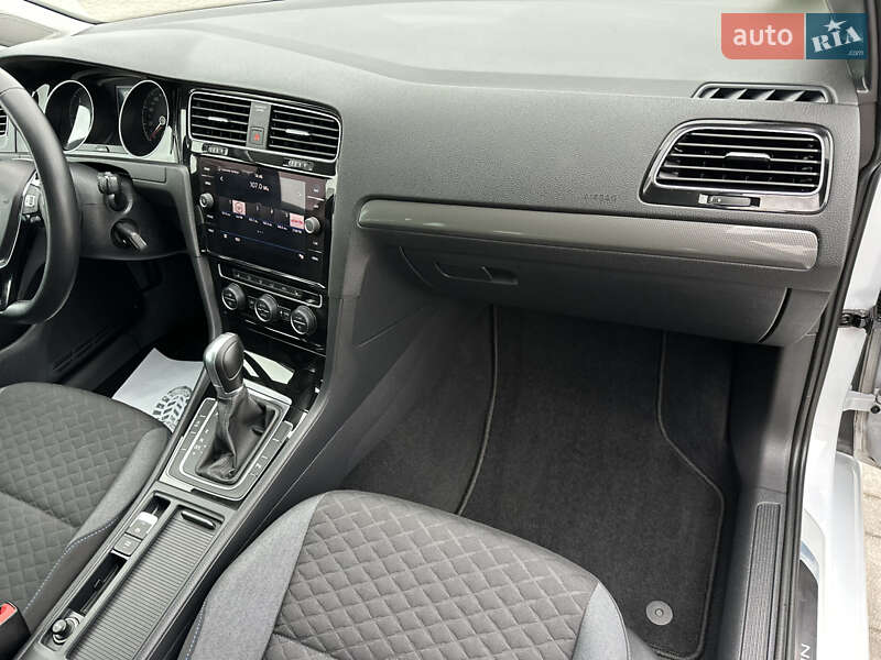 Універсал Volkswagen Golf 2019 в Запоріжжі