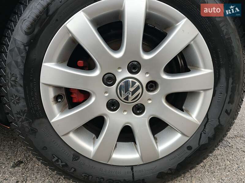 Хэтчбек Volkswagen Golf 2004 в Кривом Роге