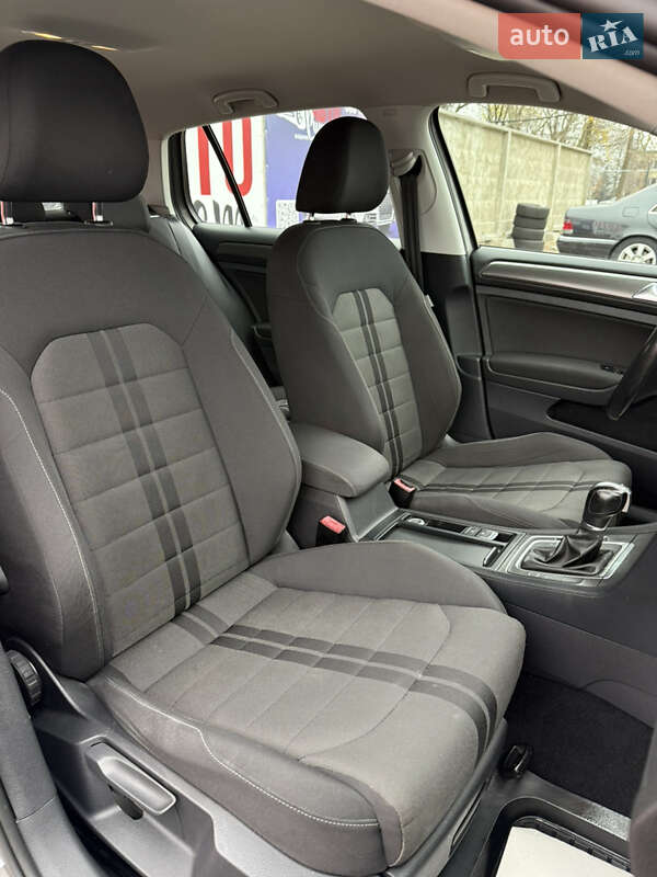 Хэтчбек Volkswagen Golf 2013 в Черкассах