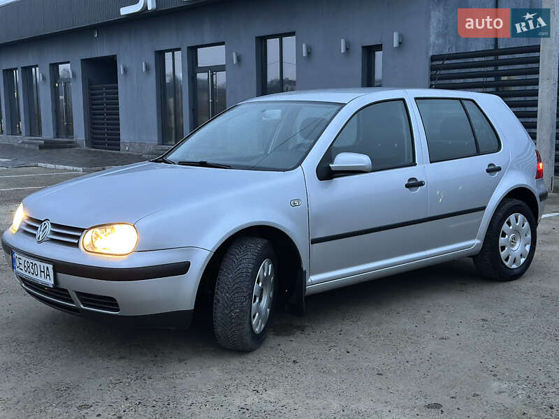 Хетчбек Volkswagen Golf 2001 в Чернівцях