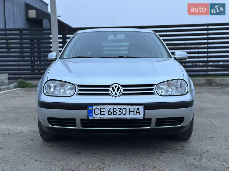 Хетчбек Volkswagen Golf 2001 в Чернівцях