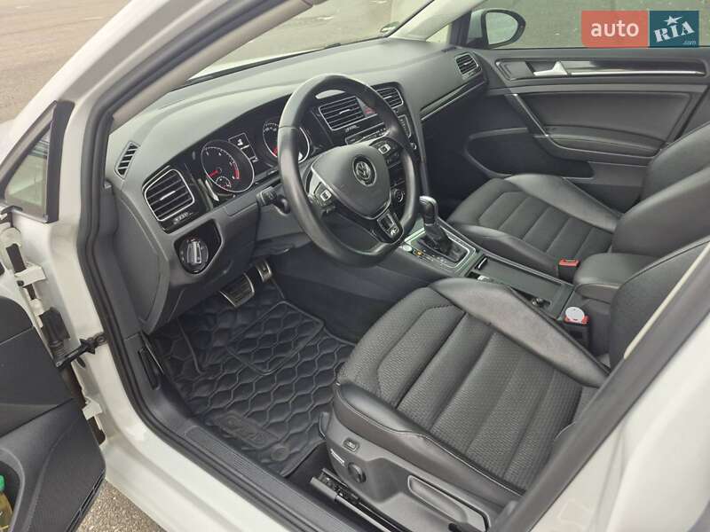 Хэтчбек Volkswagen Golf 2014 в Киеве фото 39 Хэтчбек Volkswagen Golf 2014 в Киеве