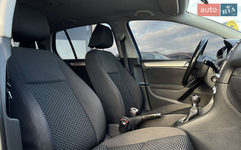 Хэтчбек Volkswagen Golf 2009 в Мукачево