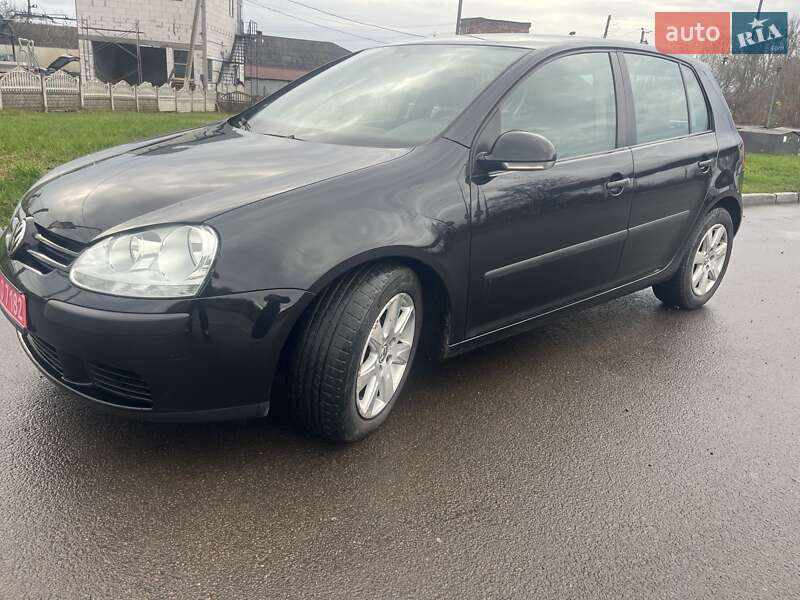 Хэтчбек Volkswagen Golf 2005 в Остроге