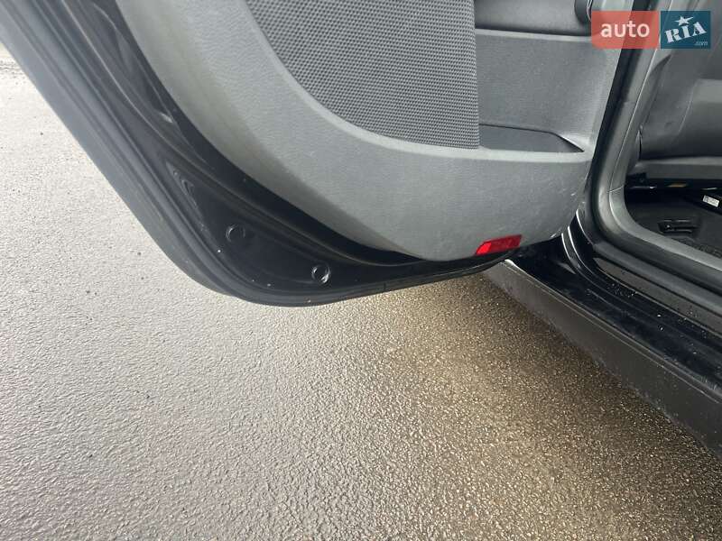 Хэтчбек Volkswagen Golf 2005 в Остроге