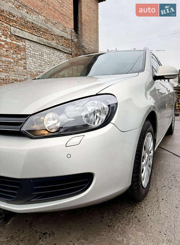 Універсал Volkswagen Golf 2011 в Луцьку