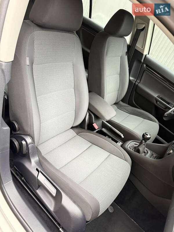 Універсал Volkswagen Golf 2011 в Луцьку