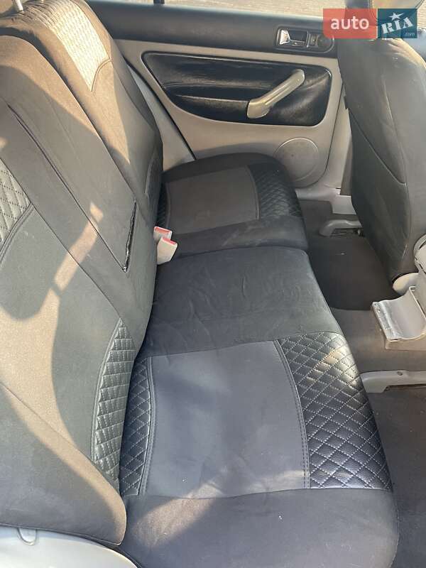 Хетчбек Volkswagen Golf 2001 в Жмеринці