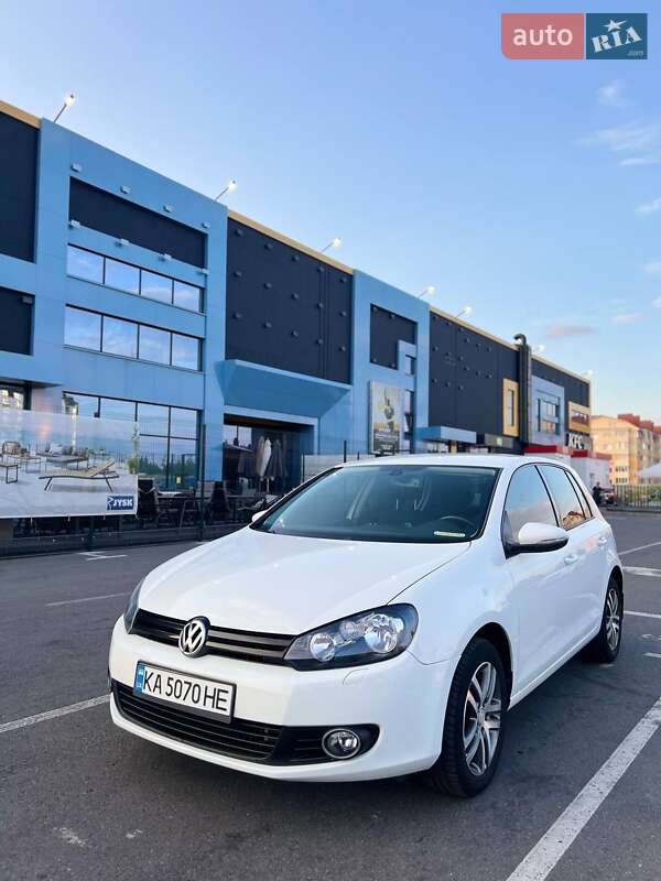 Хэтчбек Volkswagen Golf 2010 в Киеве