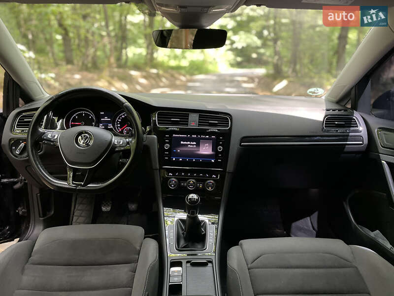 Хетчбек Volkswagen Golf 2017 в Мукачевому