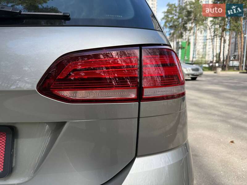 Універсал Volkswagen Golf 2019 в Києві