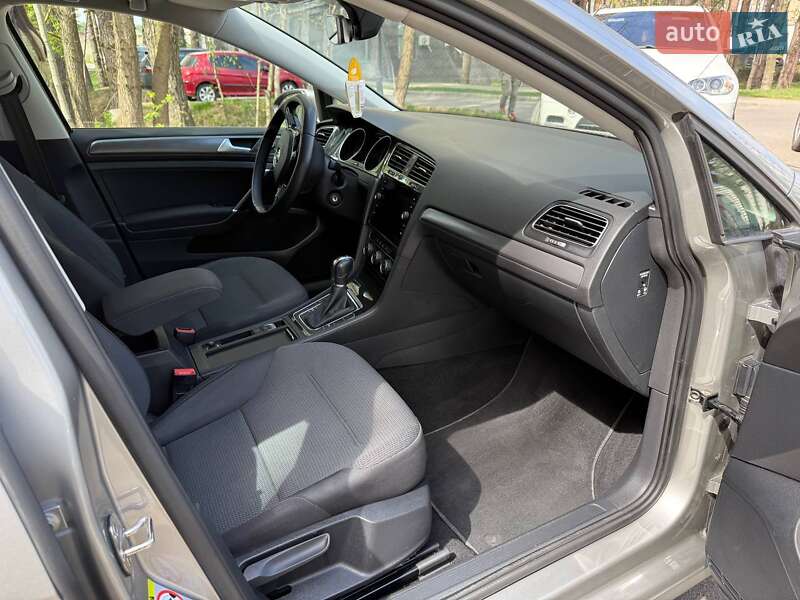 Універсал Volkswagen Golf 2019 в Києві