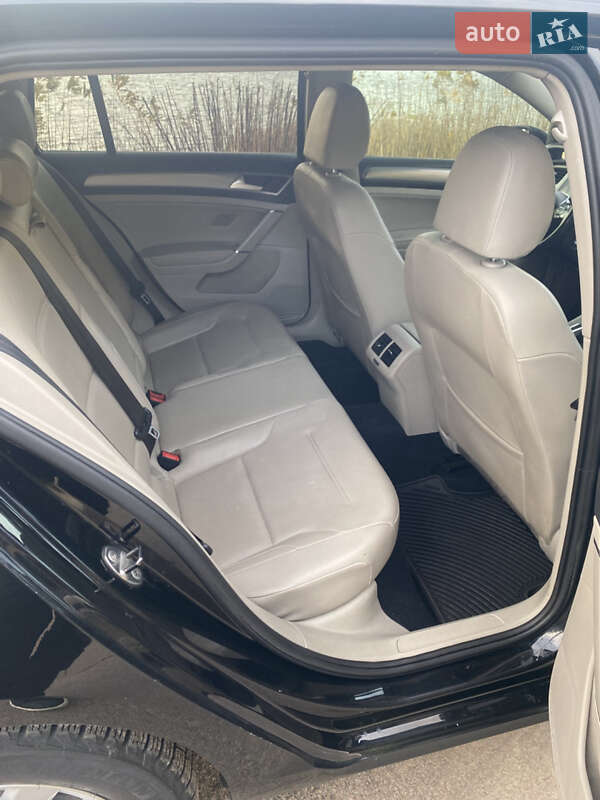 Универсал Volkswagen Golf 2015 в Киеве фото 12 Универсал Volkswagen Golf 2015 в Киеве