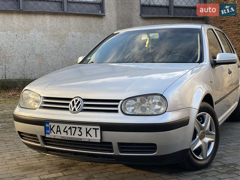 Хэтчбек Volkswagen Golf 2003 в Киеве