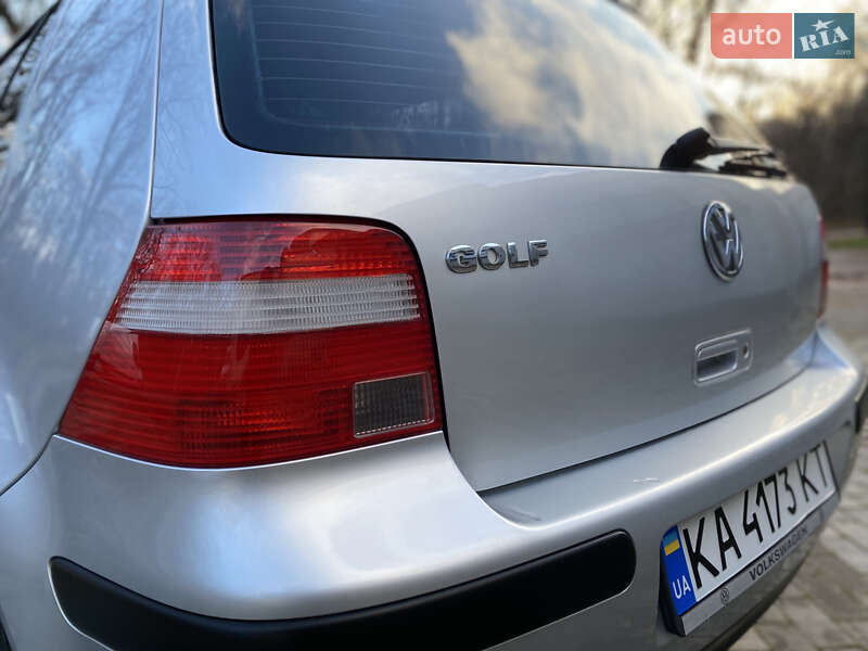 Хэтчбек Volkswagen Golf 2003 в Киеве