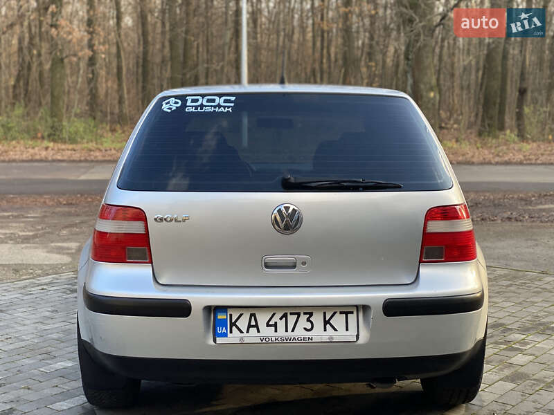 Хэтчбек Volkswagen Golf 2003 в Киеве