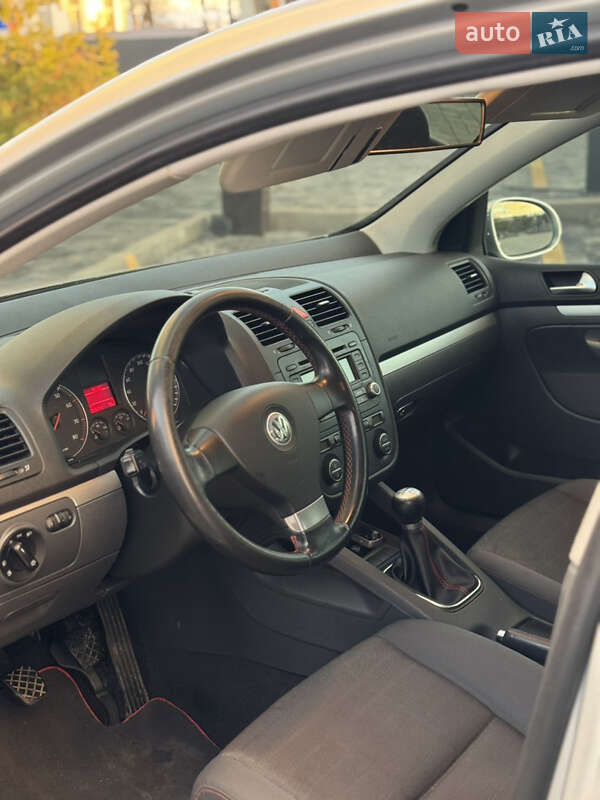 Хетчбек Volkswagen Golf 2006 в Звягелі