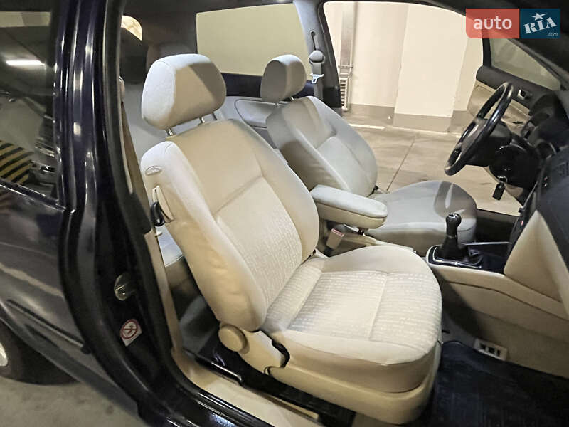 Хэтчбек Volkswagen Golf 2002 в Киеве фото 24 Хэтчбек Volkswagen Golf 2002 в Киеве