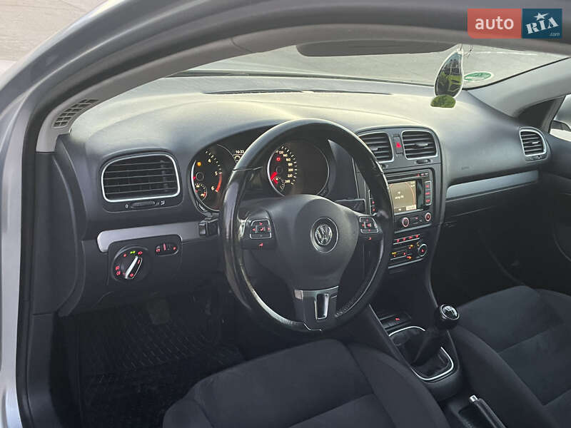 Універсал Volkswagen Golf 2011 в Сарнах