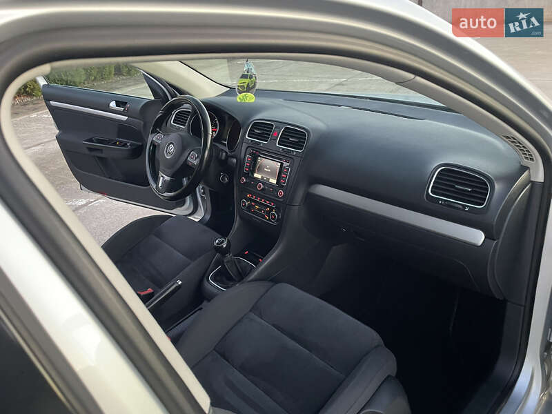 Універсал Volkswagen Golf 2011 в Сарнах