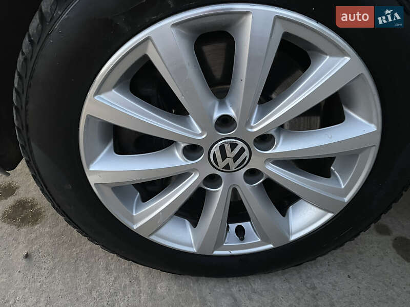 Універсал Volkswagen Golf 2011 в Сарнах