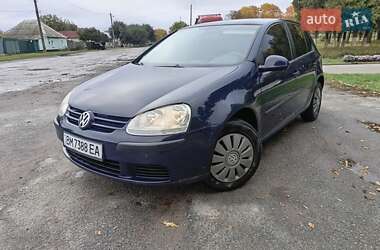 Хэтчбек Volkswagen Golf 2005 в Путивле