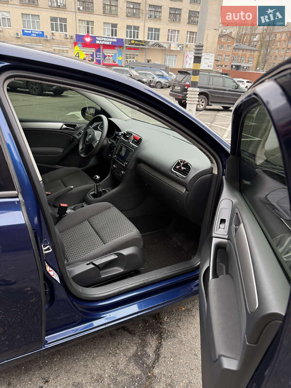 Хетчбек Volkswagen Golf 2010 в Києві
