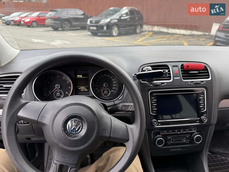 Хетчбек Volkswagen Golf 2010 в Києві