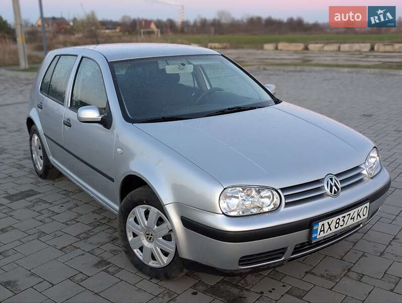 Хэтчбек Volkswagen Golf 2001 в Здолбунове