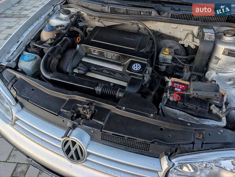 Хэтчбек Volkswagen Golf 2001 в Здолбунове