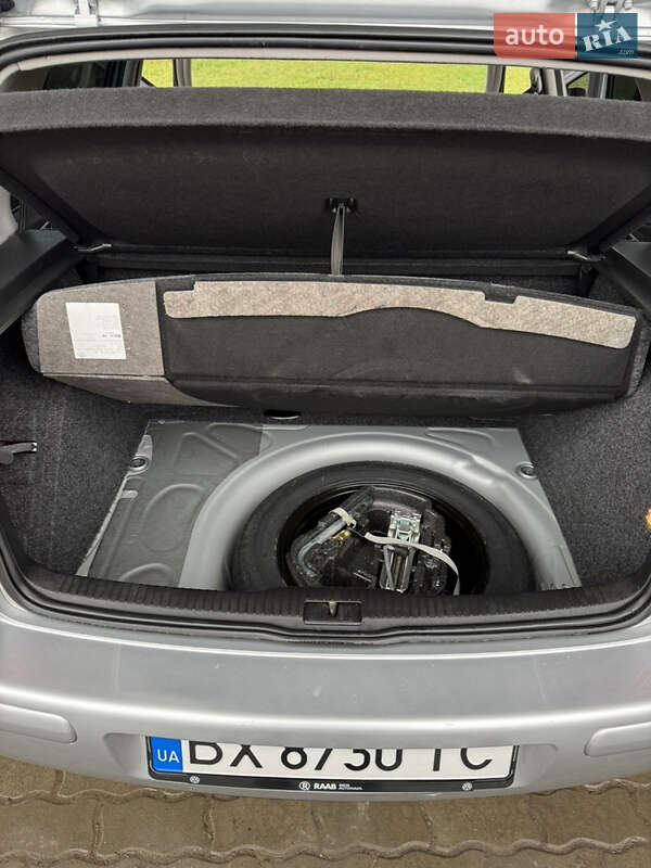 Хетчбек Volkswagen Golf 2003 в Чемерівцях фото 2 Хетчбек Volkswagen Golf 2003 в Чемерівцях