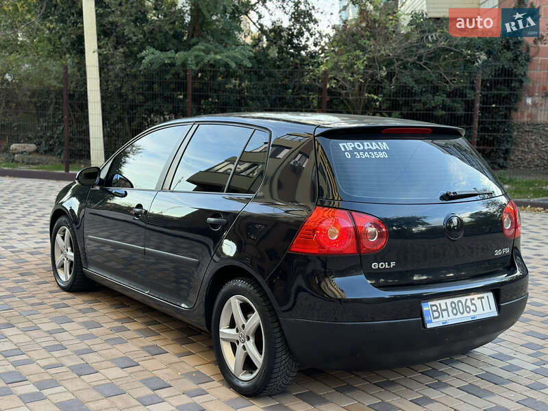Хэтчбек Volkswagen Golf 2004 в Измаиле