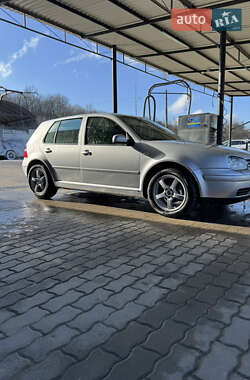 Хэтчбек Volkswagen Golf 2003 в Чемеровцах