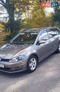 Хэтчбек Volkswagen Golf 2015 в Киеве