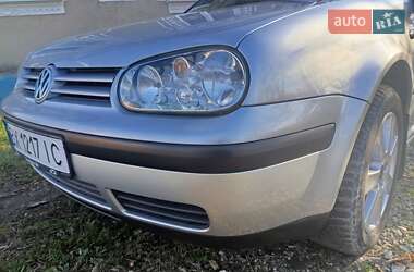 Хэтчбек Volkswagen Golf 2002 в Волочиске