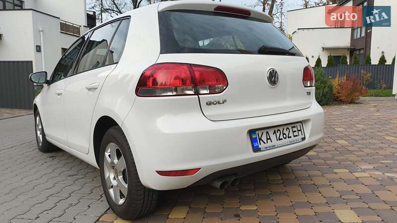 Хэтчбек Volkswagen Golf 2011 в Ирпене