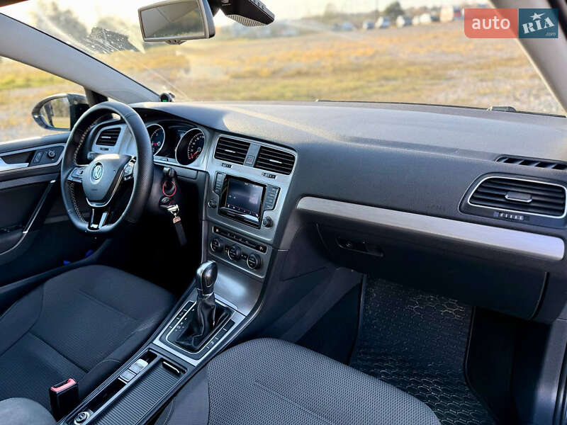 Універсал Volkswagen Golf 2014 в Новояворівську