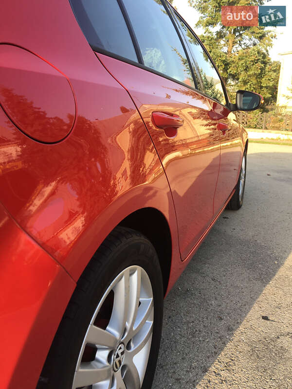 Хэтчбек Volkswagen Golf 2010 в Тысменице