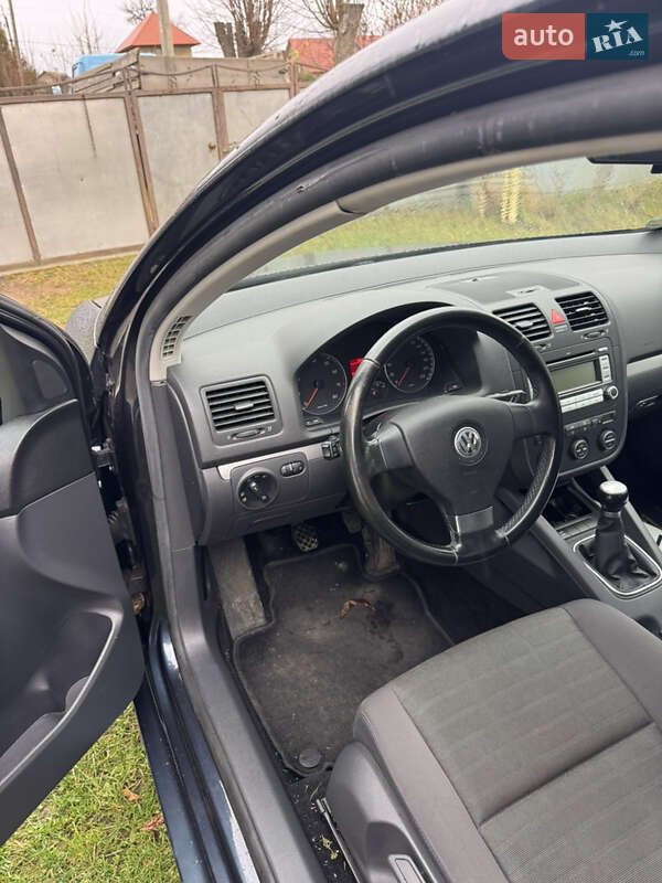 Хэтчбек Volkswagen Golf 2007 в Сторожинце