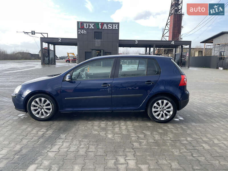 Хэтчбек Volkswagen Golf 2005 в Калуше