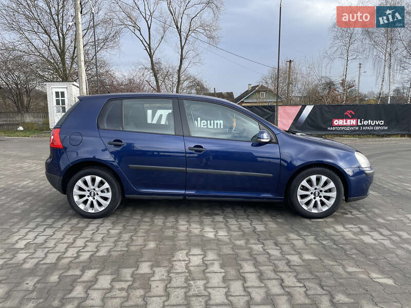 Хэтчбек Volkswagen Golf 2005 в Калуше