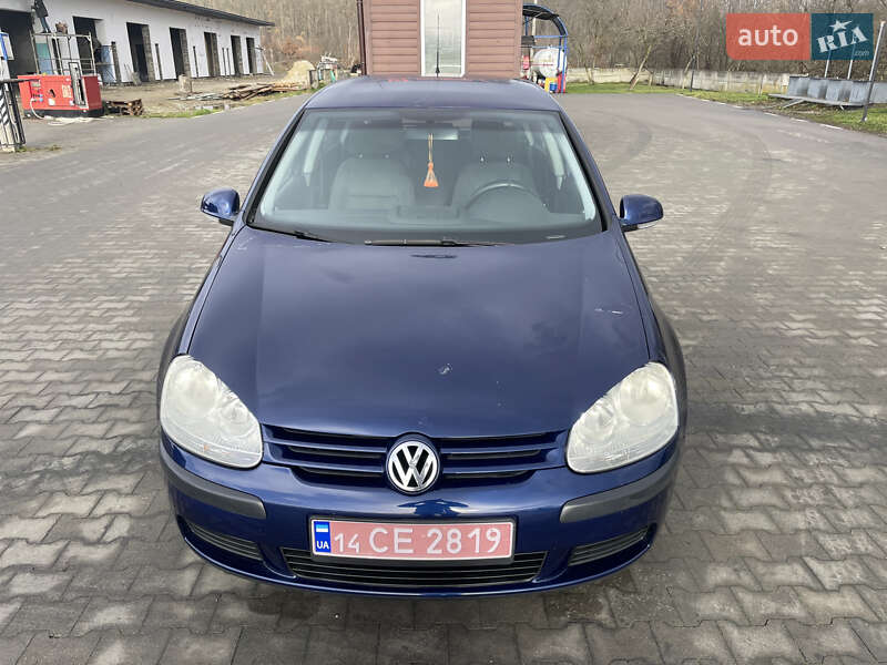 Хэтчбек Volkswagen Golf 2005 в Калуше