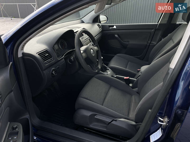 Хэтчбек Volkswagen Golf 2005 в Калуше